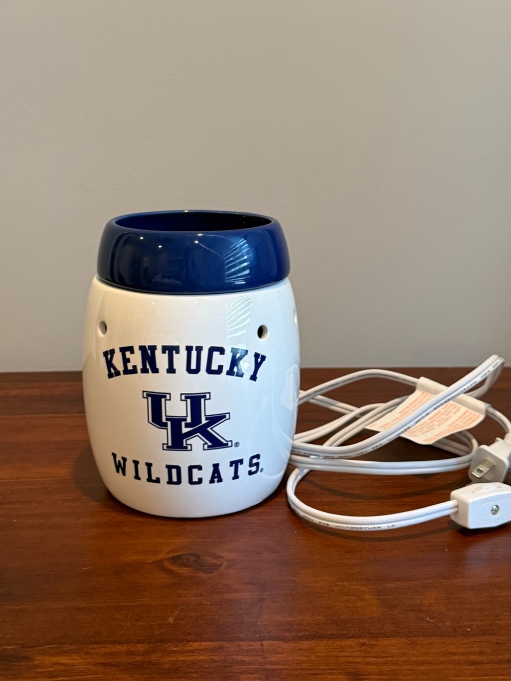 Scentsy Kentucky Wildcats Blue and White Ceramic Warmer